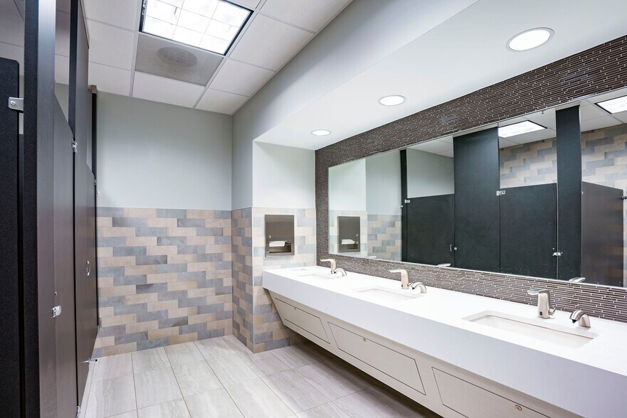 More Photos Of 2 Sun Ct, Peachtree Corners Office For Lease