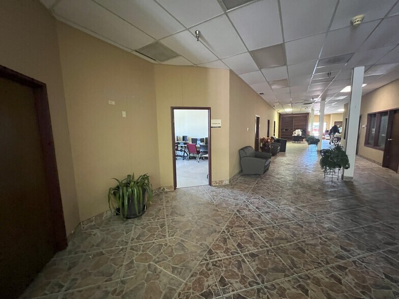 More Photos Of 4702 Saturn Rd, Garland Office For Sale