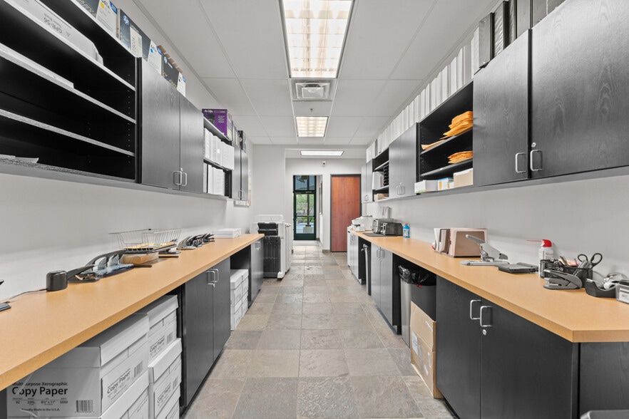 More Photos Of 139 E Warm Springs Rd, Las Vegas Office For Sale