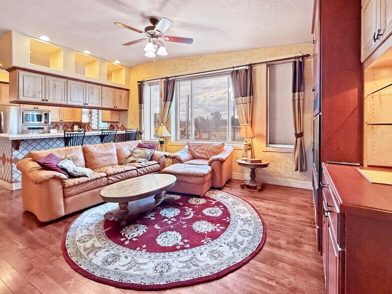 More Photos Of 63026 Powell Butte Hwy, Bend Airplane Hangar For Sale