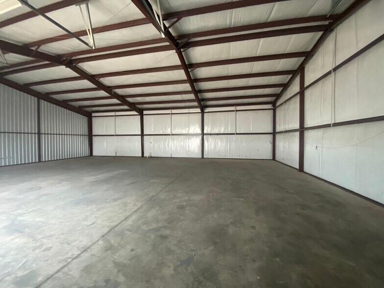 More Photos Of 4097 US Highway 271, Tyler Warehouse For Lease