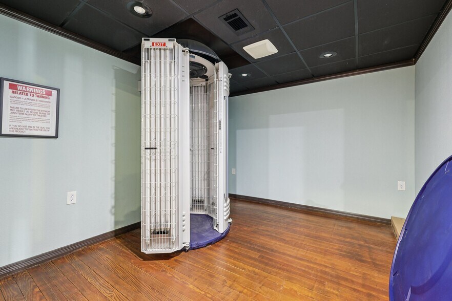 More Photos Of 113 N Main St, Moulton Bar For Sale