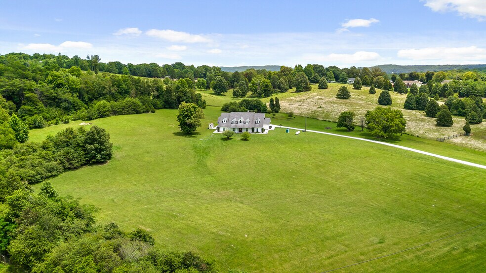 More Photos Of 419 Pin Hook Rd, Spring City Assisted Living For Sale