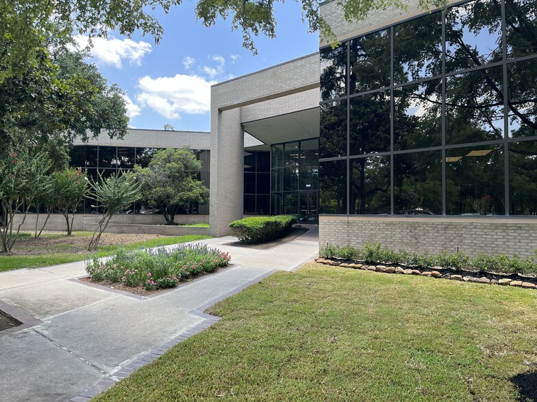 Primary Photo Of 800 Rockmead Dr, Kingwood Office For Sale