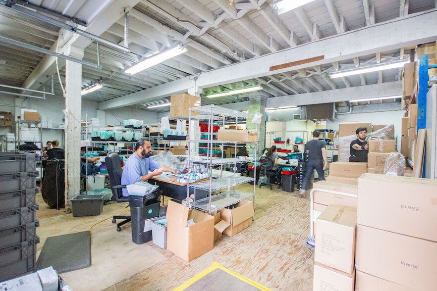 More Photos Of 381 Railway St, Vancouver Warehouse For Lease