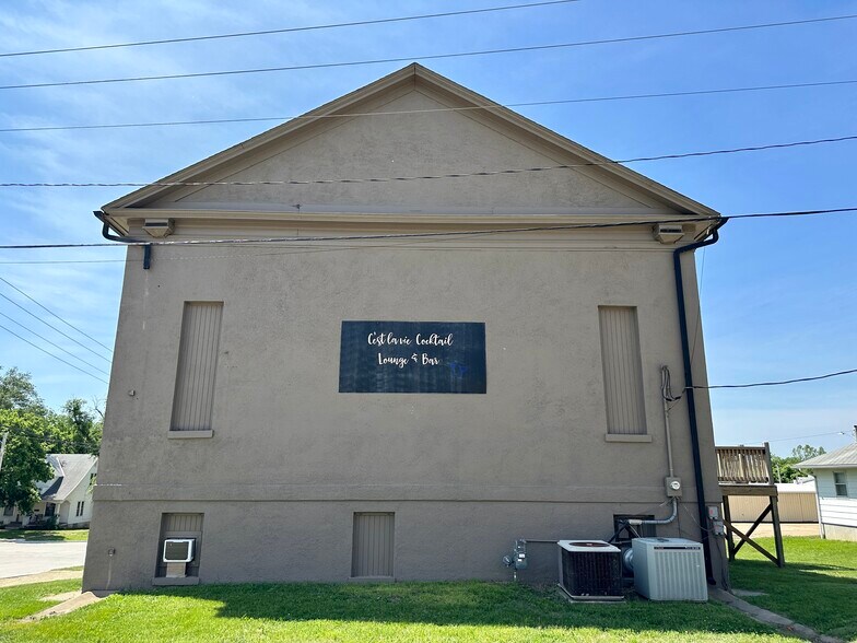 More Photos Of 1312 Broadway, Marysville Freestanding For Sale