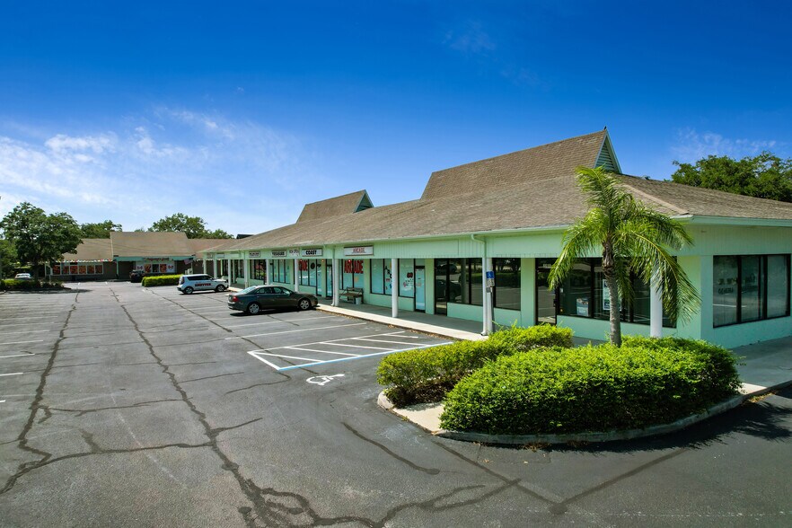 More Photos Of 6600 20th St, Vero Beach Unknown For Lease