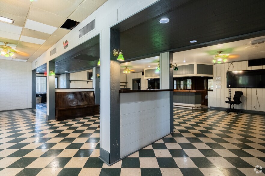 More Photos Of 8929 Old Number Six Hwy, Santee Hotel For Sale