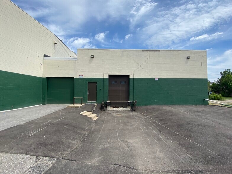 More Photos Of 1400 St Paul St, Rochester Showroom For Sale