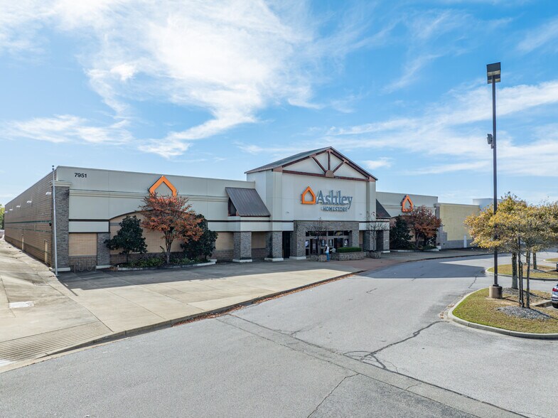 More Photos Of 7951 Winchester Rd, Memphis Storefront For Sale