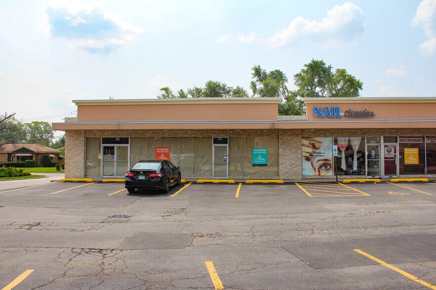 More Photos Of 4731-4743 W Butterfield Rd, Hillside Unknown For Lease
