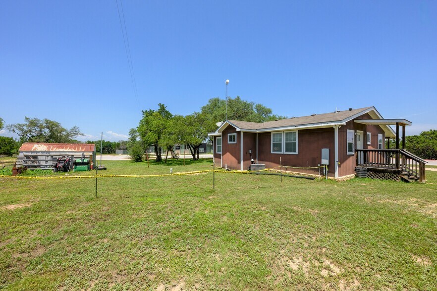 More Photos Of 1410 Live Oak Rd, Leander Showroom For Sale