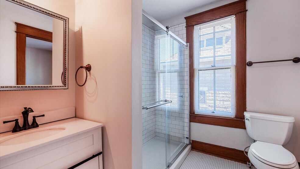 More Photos Of 124 S Pearl St, Granville Office Residential For Lease