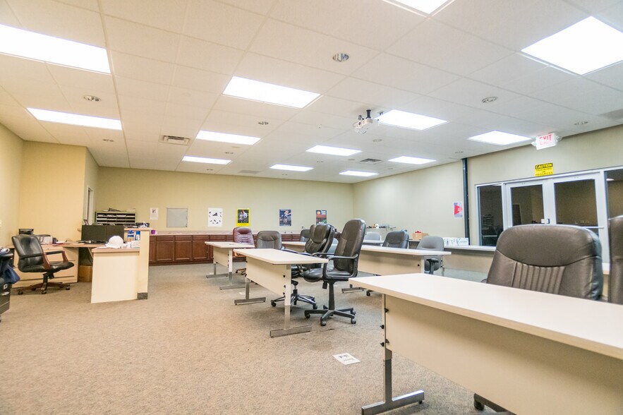 More Photos Of 374 Westdale Ave, Westerville Research And Development For Sale