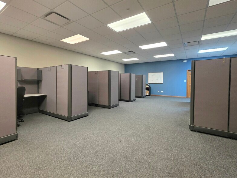 More Photos Of 14440 W Edison Dr, New Lenox Manufacturing For Sale