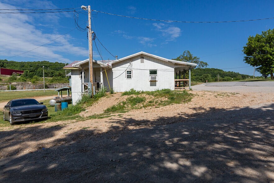 More Photos Of 48 Little Missouri Rd, Jane Restaurant For Sale
