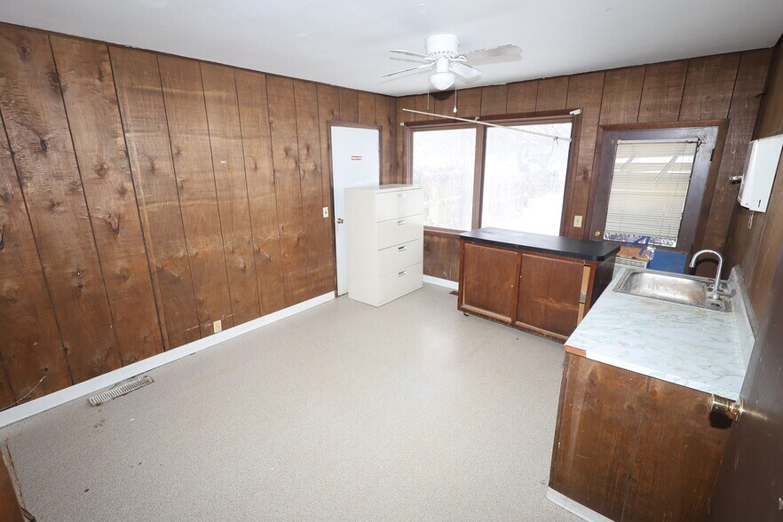 More Photos Of 3002 Old US 20 W, Elkhart Specialty For Sale