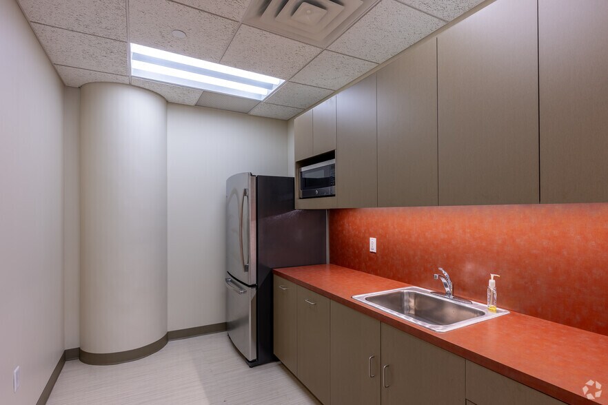 More Photos Of 200 Summit Lake Dr, Valhalla Office For Lease