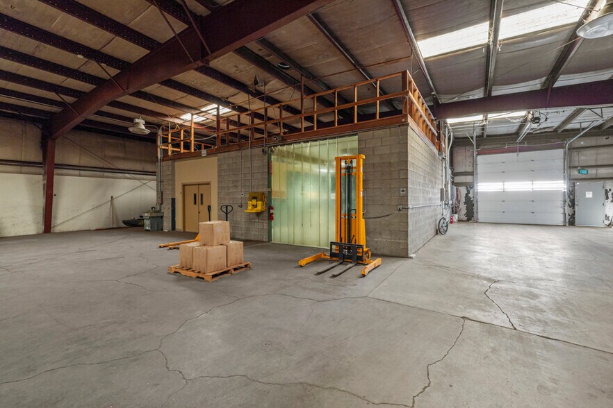 More Photos Of 3735 Washburn Way, Klamath Falls Warehouse For Lease