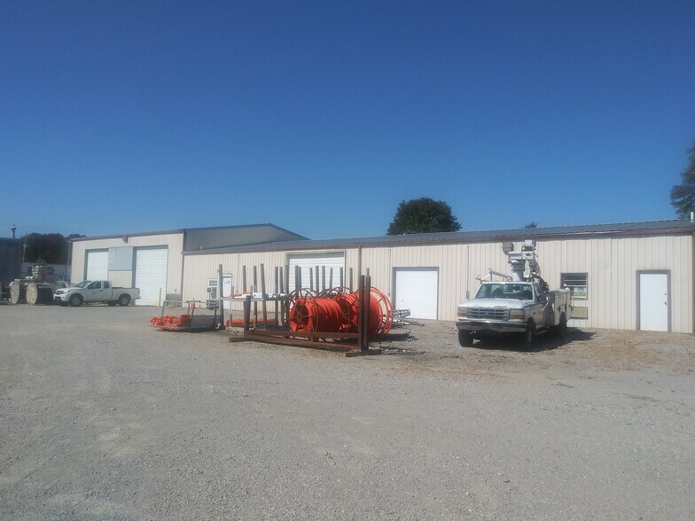 Primary Photo Of 2688 Highway 90, Bronston Industrial For Lease