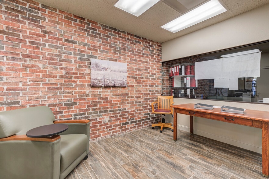 More Photos Of 1312 Texas Ave, Lubbock Office For Sale