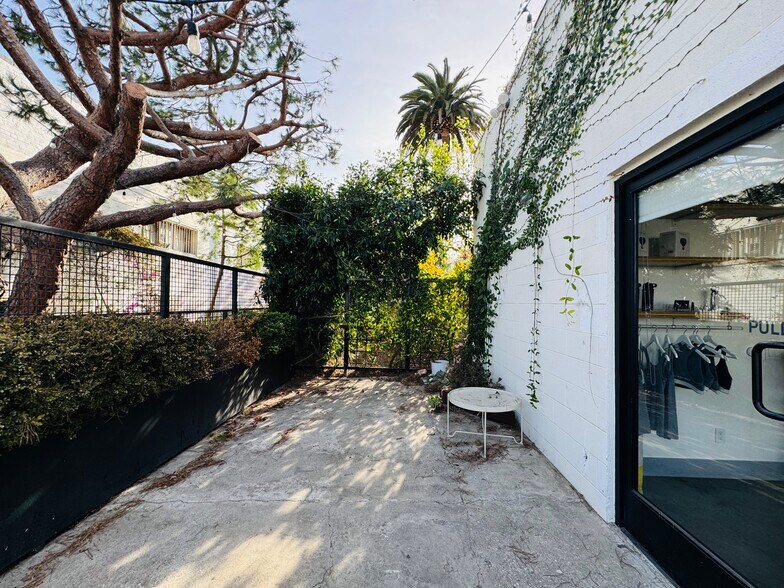 More Photos Of 1915-1919 Lincoln Blvd, Venice Storefront For Lease