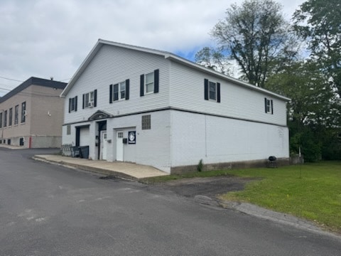 More Photos Of 108 Ball St, East Syracuse Flex For Sale