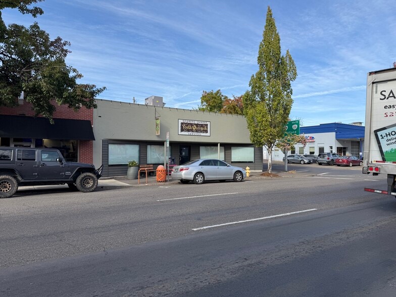More Photos Of 719 E 1st St, Newberg Storefront For Sale