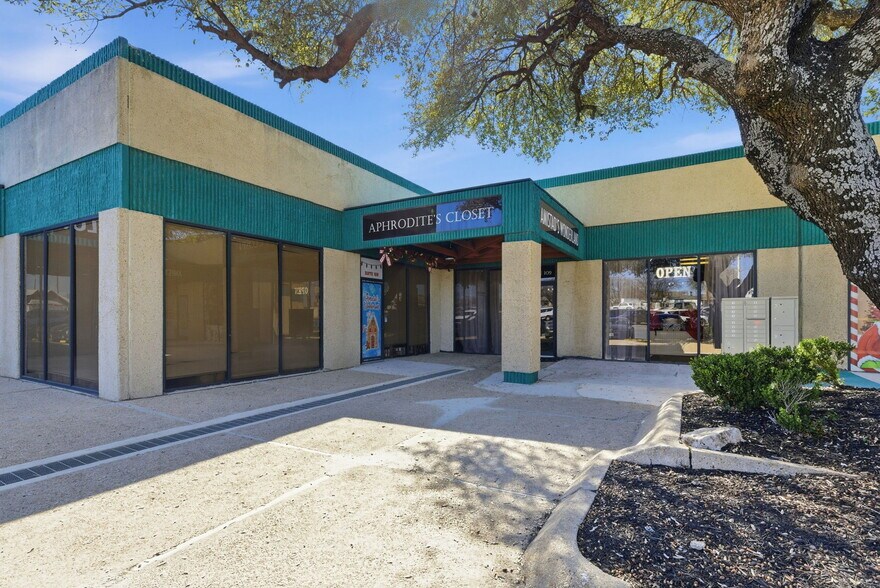 More Photos Of 13777 Judson Rd, San Antonio Unknown For Lease