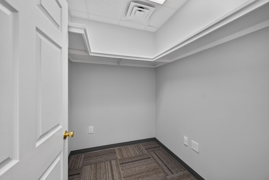 More Photos Of 514 Dabney Rd, Henderson Office For Lease
