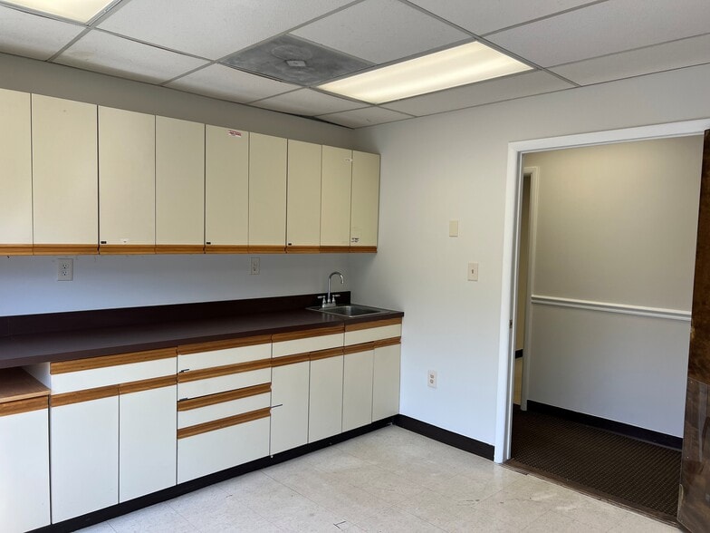 More Photos Of 6122-6136 Landover Rd, Cheverly Medical For Sale