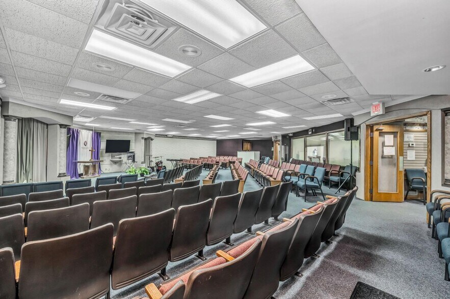 More Photos Of 5629 Bridgetown Rd, Cincinnati Flex For Sale