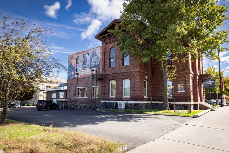 More Photos Of 311 Union St, The Dalles Restaurant For Sale
