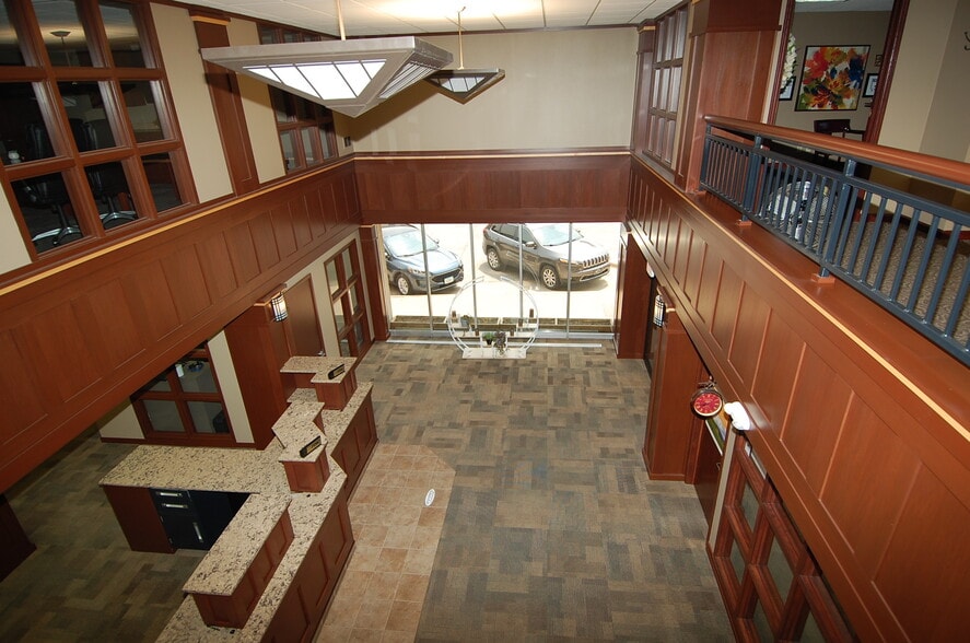 More Photos Of 102 E Main St, Washington Office For Sale