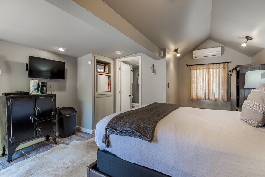 More Photos Of 514 W Austin St, Fredericksburg Specialty For Sale