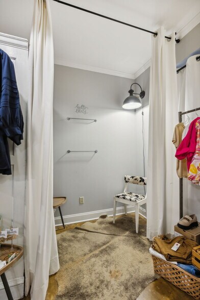 More Photos Of 915 Columbia Ave, Franklin Freestanding For Sale