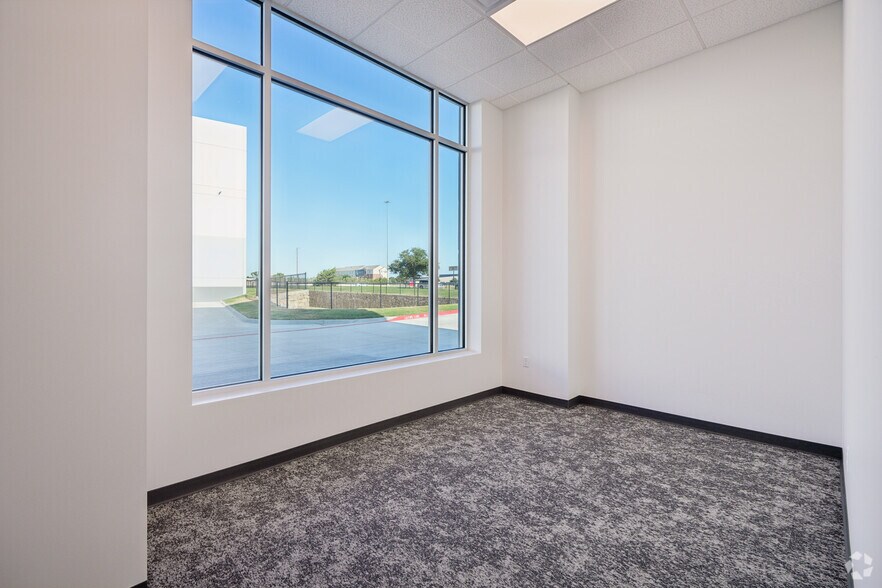 More Photos Of 3210 N Central Expy, McKinney Unknown For Lease