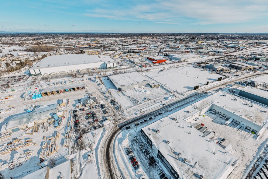 More Photos Of 4200 Rue Marcel-Lacasse, Boisbriand Warehouse For Lease