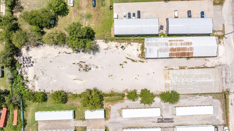 More Photos Of 1208 E Washington St, Stephenville Industrial For Sale