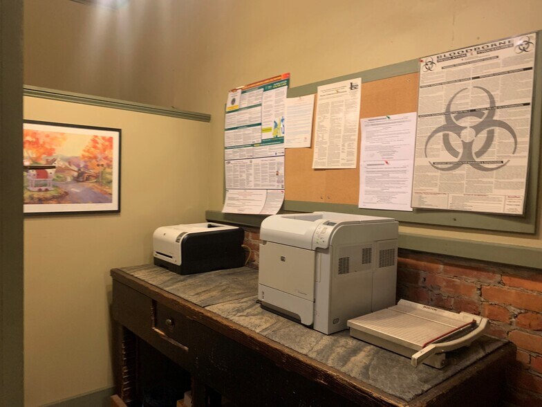 More Photos Of 16 N Trade St, Tryon Office For Sale