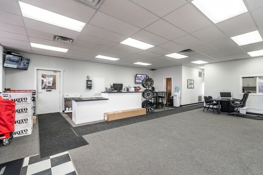 More Photos Of 309 1st Ave E, Cambridge Auto Dealership For Sale
