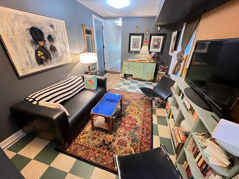 More Photos Of 1438-1442 Light St, Baltimore Showroom For Sale