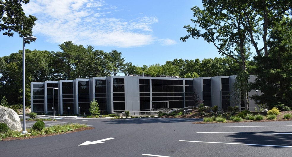 More Photos Of 4 Pond Park Rd, Hingham Office For Lease