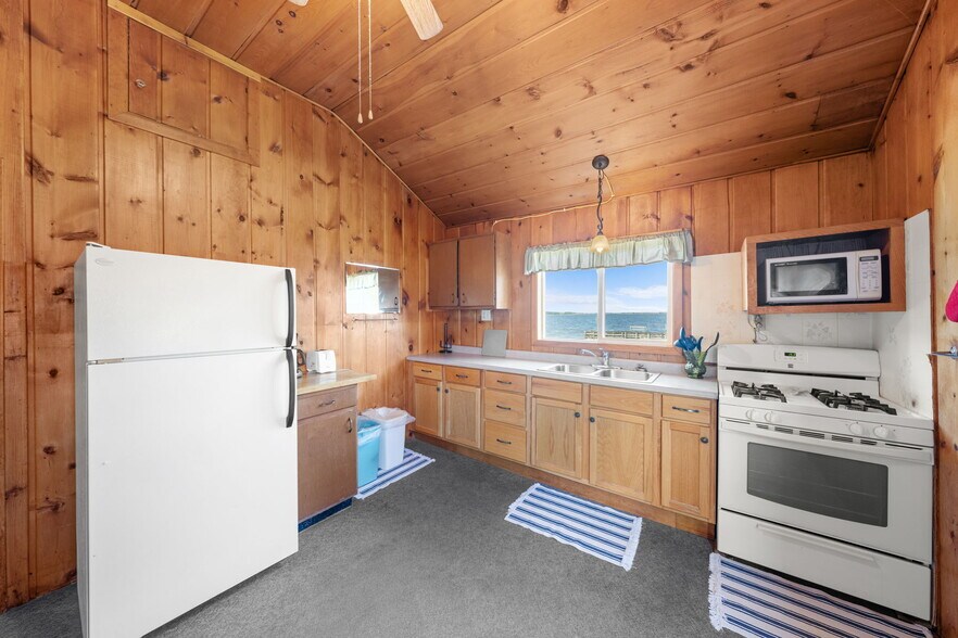 More Photos Of 9978 Gappa Rd, Kabetogama Hotel For Sale