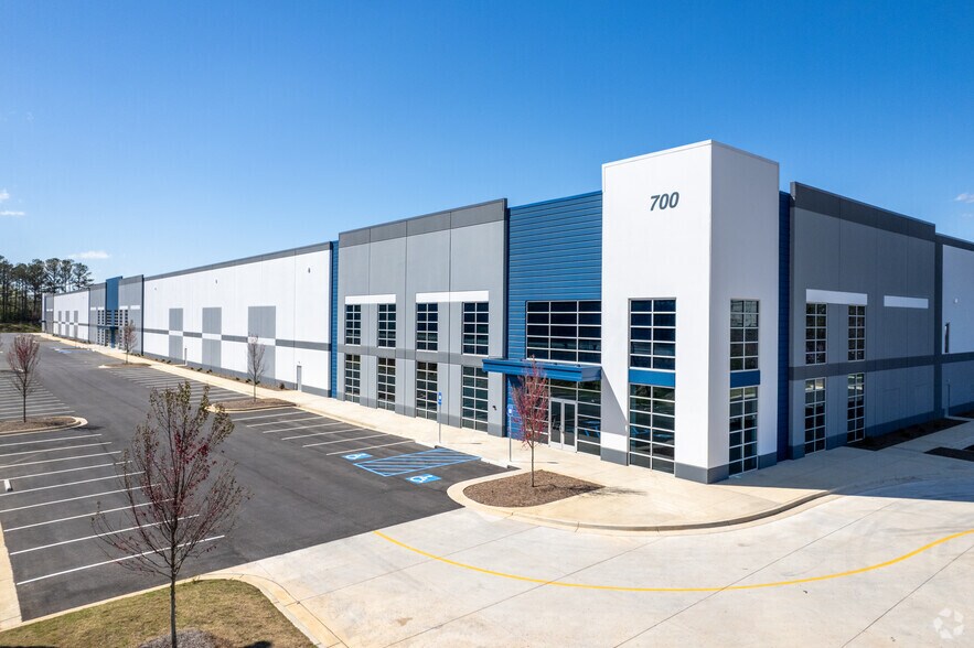 More Photos Of 700 Highway 16 E, Newnan Distribution For Lease
