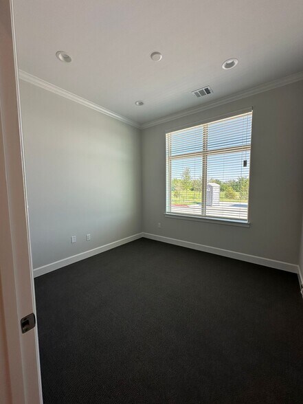 More Photos Of 1630 W Prosper Trl, Prosper Unknown For Lease