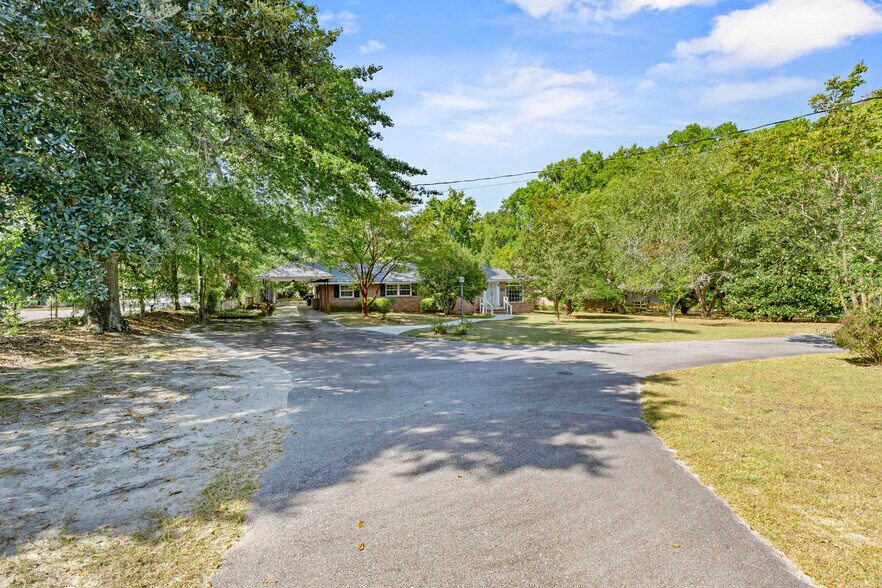 More Photos Of 104 Round Knob Rd, Lexington Office For Sale
