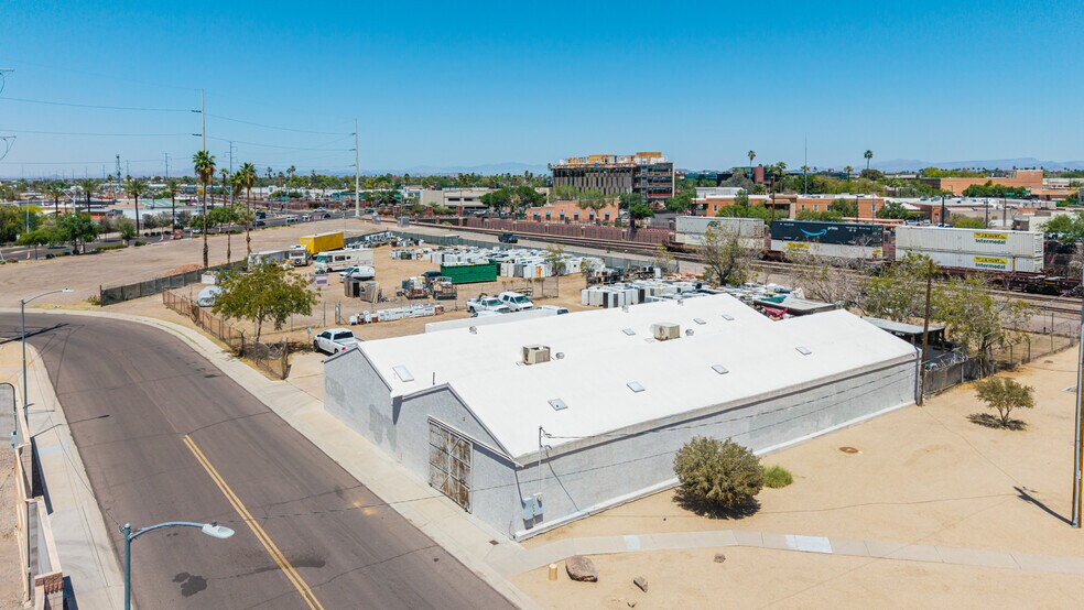 More Photos Of 5850 W Market St, Glendale Service For Sale