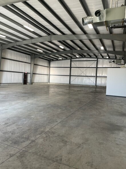 More Photos Of 185 Warren Ave, Westbrook Manufacturing For Lease
