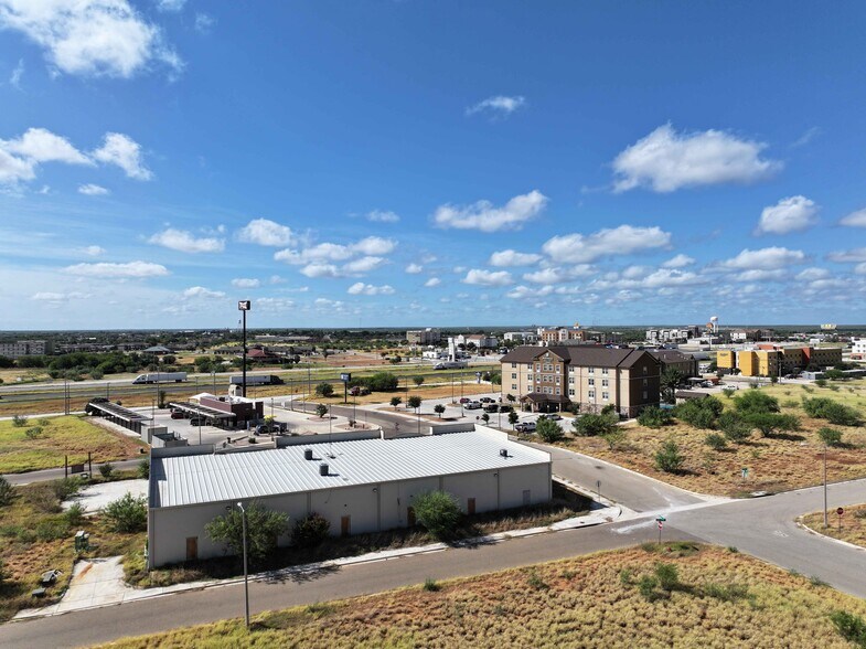 More Photos Of 90 Access dr, Cotulla General Retail For Lease